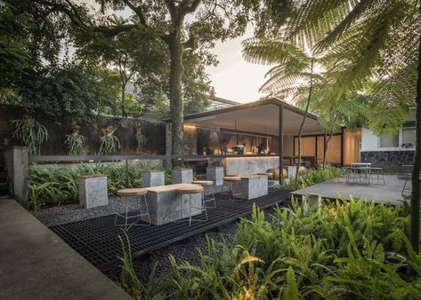 Meja dan Kursi Outdoor (archdaily.com)